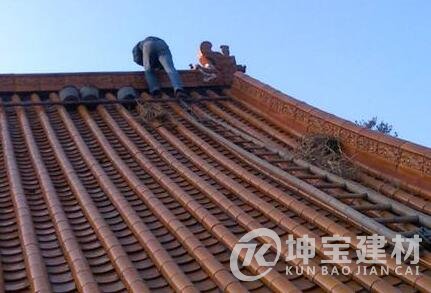 農村屋頂蓋琉璃瓦的坡度多少？多少錢一塊？安裝步驟是什么？